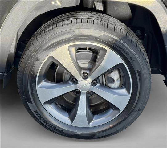 used 2019 Jeep Cherokee car, priced at $16,998