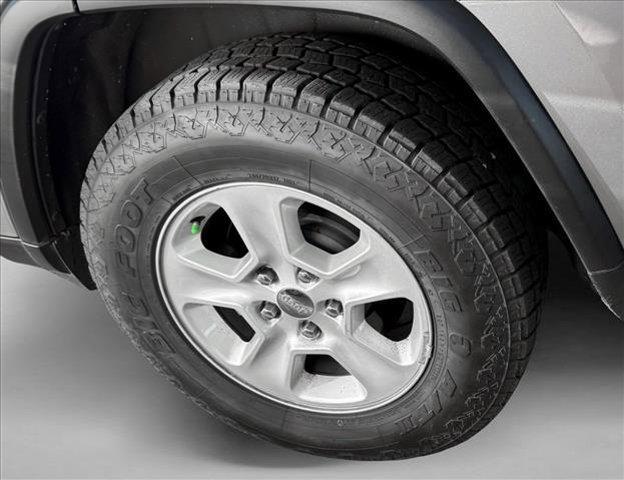 used 2015 Jeep Grand Cherokee car, priced at $13,798