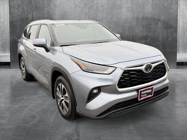 used 2023 Toyota Highlander car, priced at $39,398