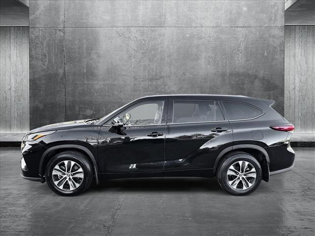 used 2022 Toyota Highlander car, priced at $35,798