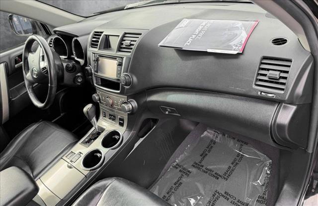 used 2013 Toyota Highlander car, priced at $9,749