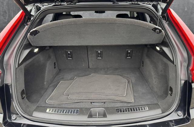 used 2023 Cadillac XT4 car, priced at $24,798
