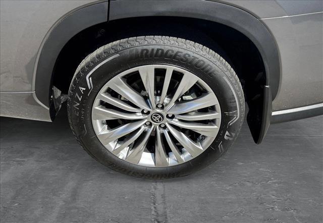 used 2025 Toyota Highlander Hybrid car, priced at $56,798