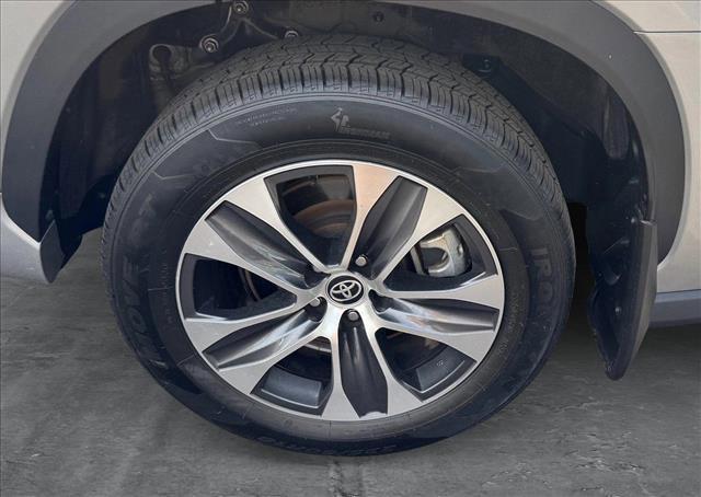 used 2022 Toyota Highlander car, priced at $38,999
