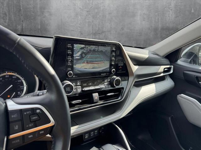 used 2022 Toyota Highlander car, priced at $38,999