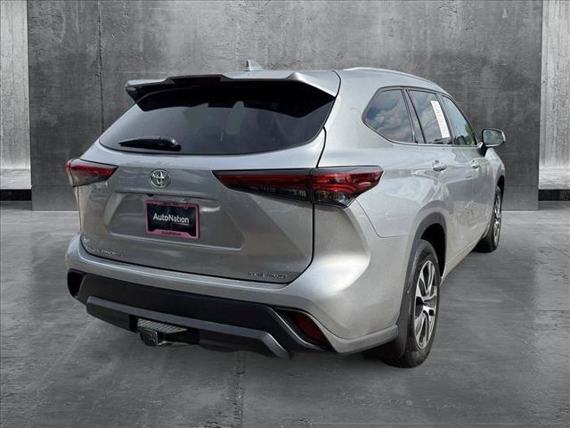 used 2022 Toyota Highlander car, priced at $38,999