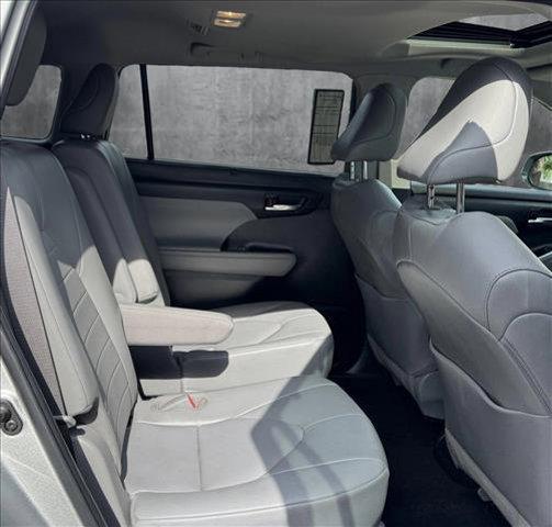 used 2022 Toyota Highlander car, priced at $38,999