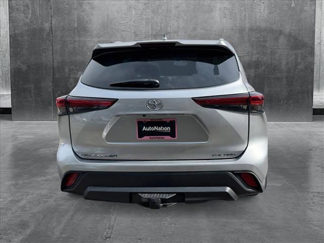 used 2022 Toyota Highlander car, priced at $38,999