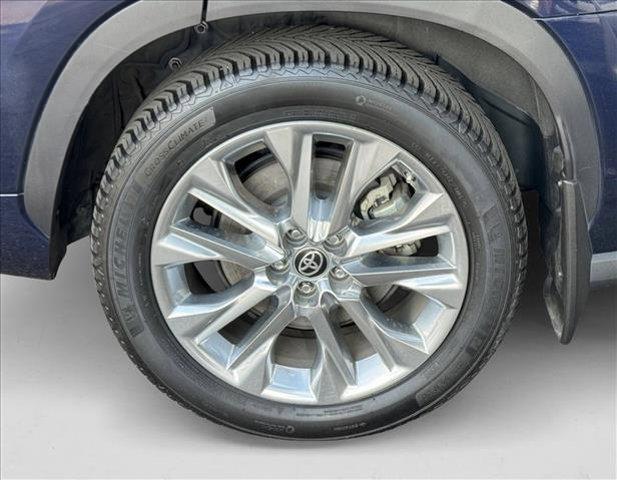 used 2021 Toyota Highlander Hybrid car, priced at $33,398
