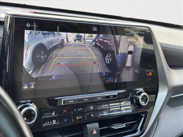 used 2021 Toyota Highlander Hybrid car, priced at $33,398