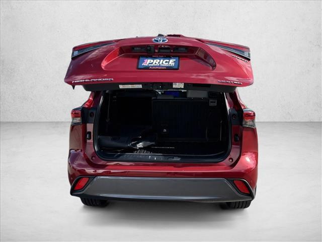 used 2023 Toyota Highlander Hybrid car, priced at $40,998