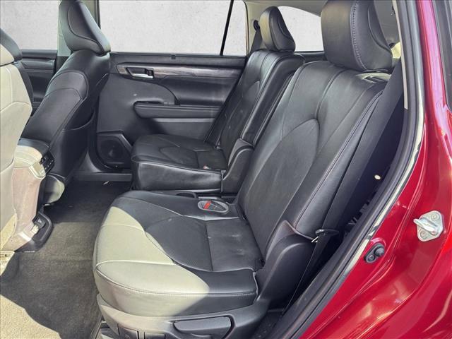 used 2023 Toyota Highlander Hybrid car, priced at $40,998