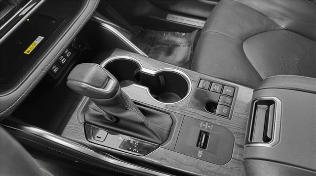 used 2023 Toyota Highlander Hybrid car, priced at $40,998