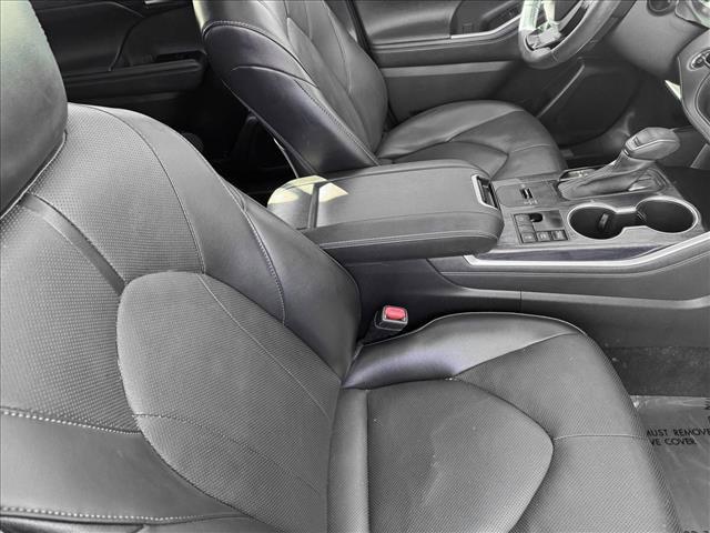 used 2023 Toyota Highlander Hybrid car, priced at $40,998