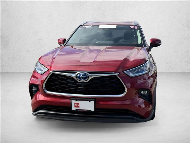 used 2023 Toyota Highlander Hybrid car, priced at $40,998