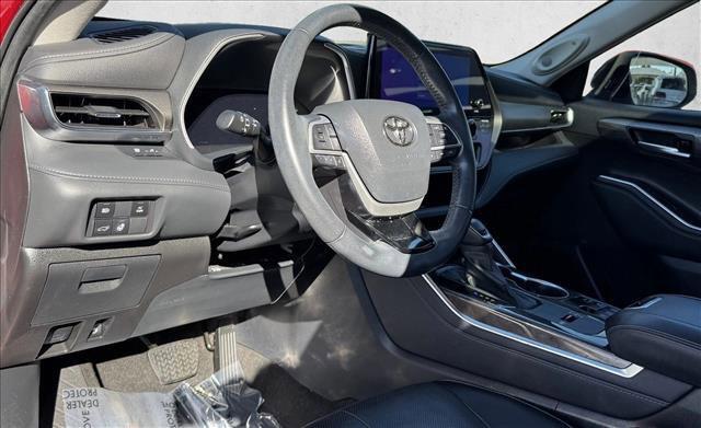 used 2023 Toyota Highlander Hybrid car, priced at $40,998