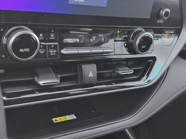used 2023 Toyota Highlander Hybrid car, priced at $40,998