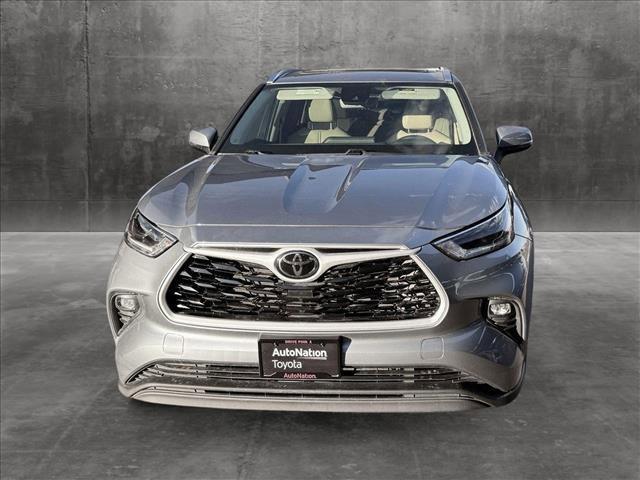 used 2021 Toyota Highlander car, priced at $33,798