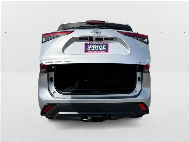 used 2022 Toyota Highlander car, priced at $36,998