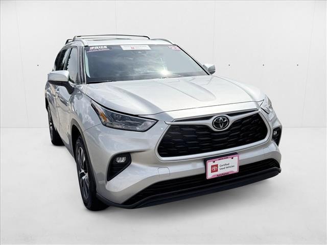 used 2022 Toyota Highlander car, priced at $36,998