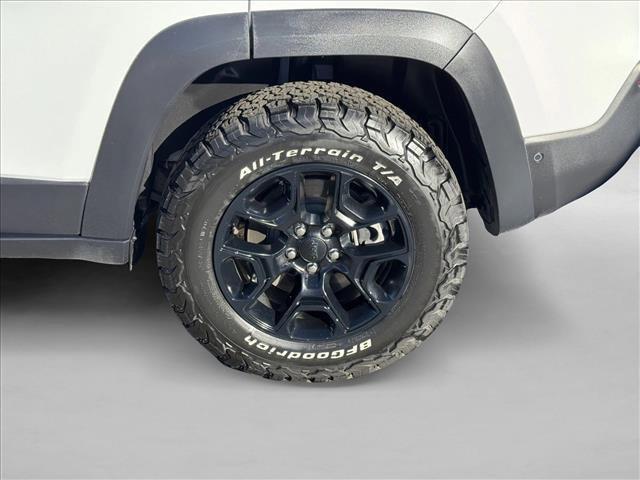 used 2021 Jeep Cherokee car, priced at $23,798