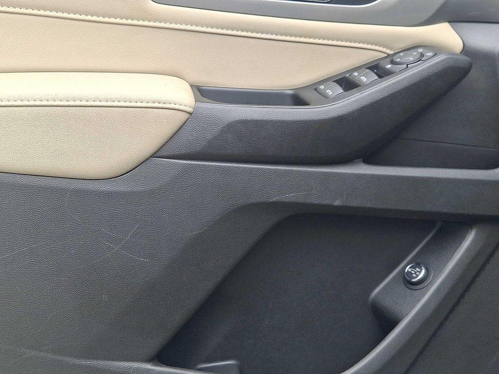 used 2023 Chevrolet Traverse car, priced at $32,900