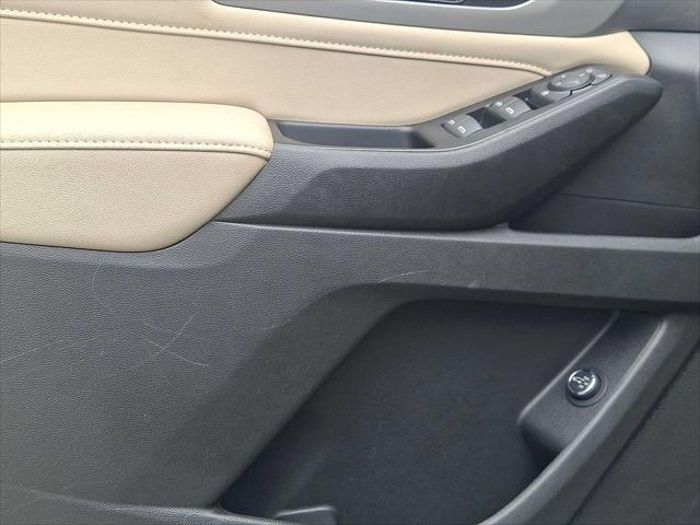 used 2023 Chevrolet Traverse car, priced at $33,111