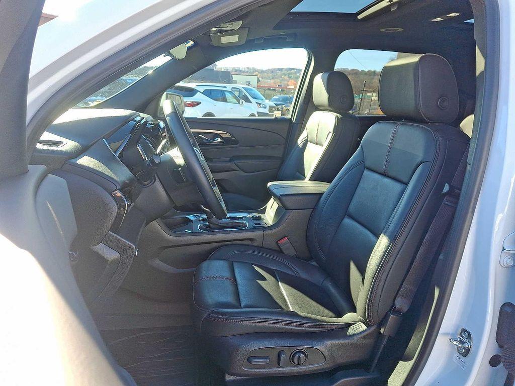 used 2023 Chevrolet Traverse car, priced at $34,899