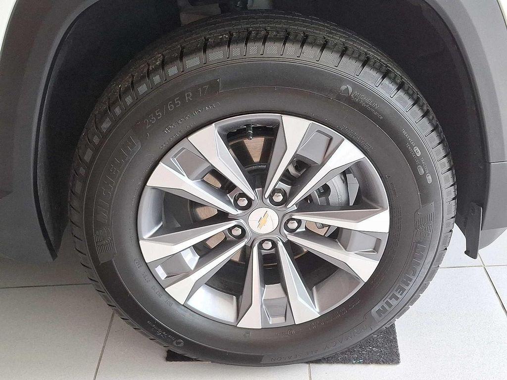 used 2025 Chevrolet Equinox car, priced at $28,699