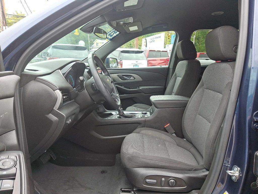 used 2023 Chevrolet Traverse car, priced at $31,450