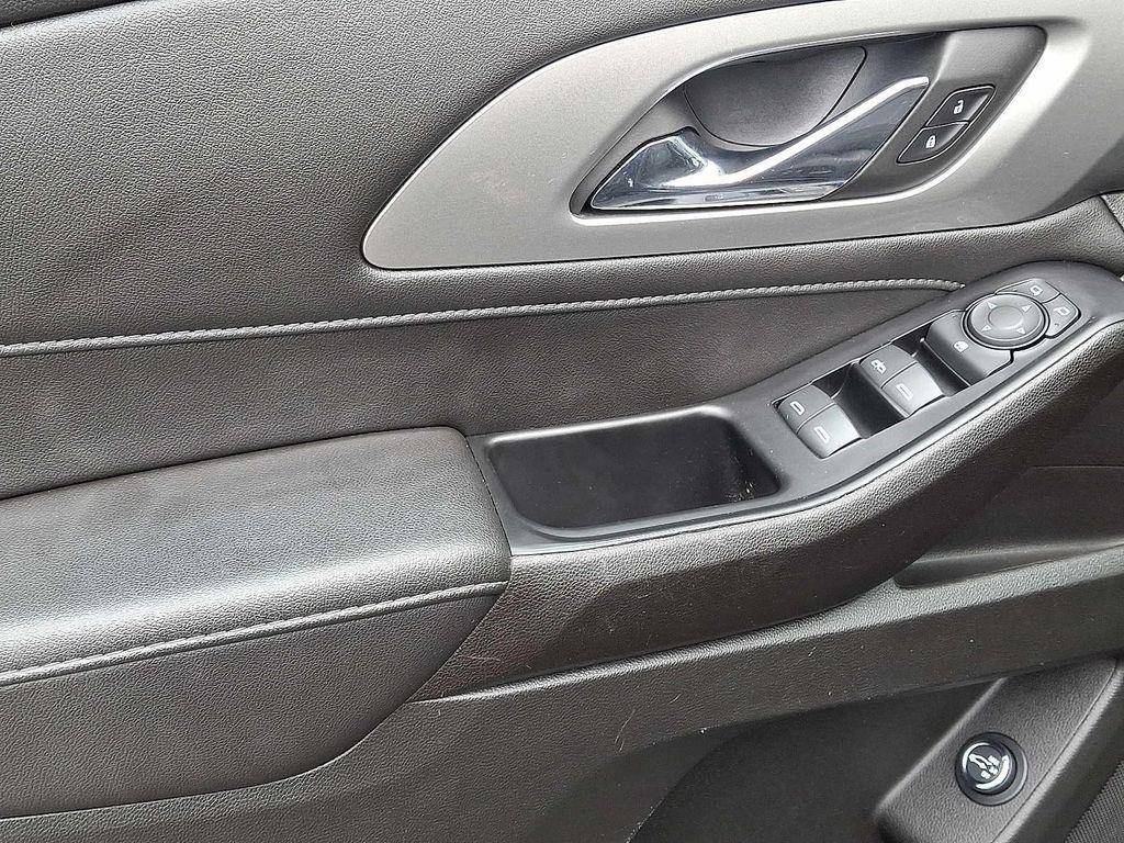 used 2023 Chevrolet Traverse car, priced at $31,450