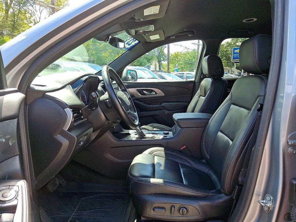 used 2023 Chevrolet Traverse car, priced at $32,999