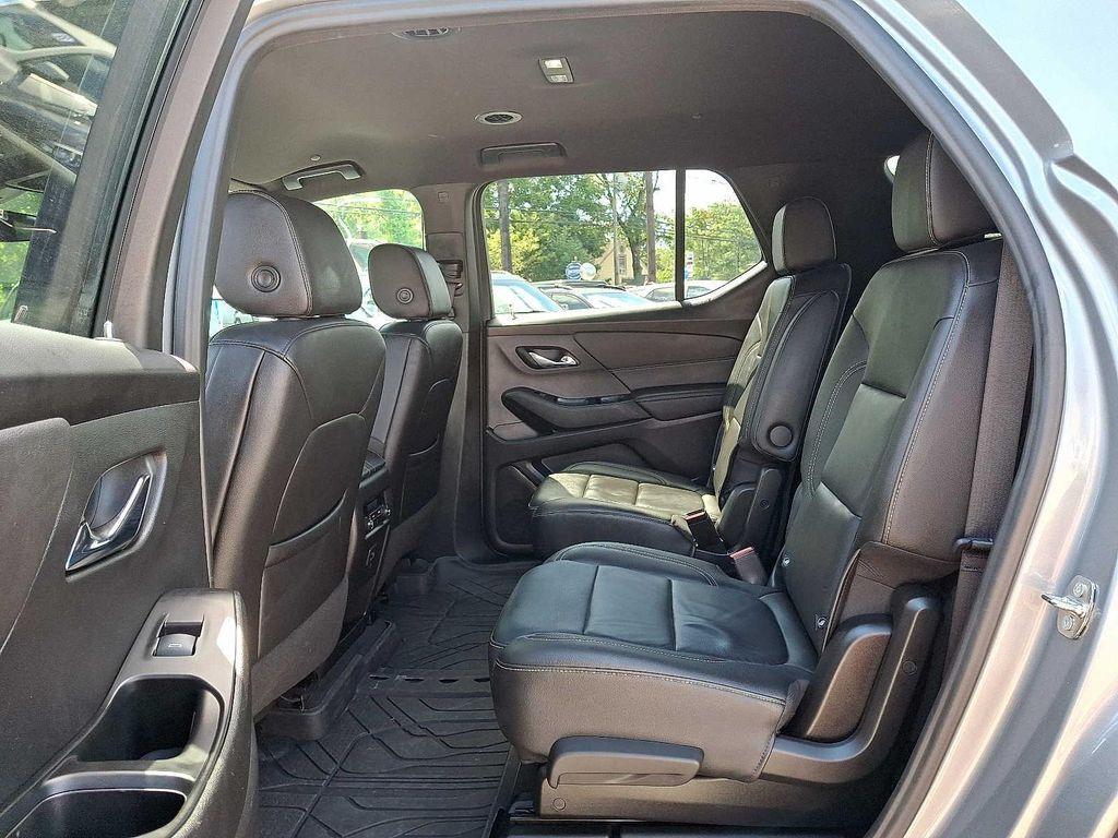 used 2023 Chevrolet Traverse car, priced at $32,999
