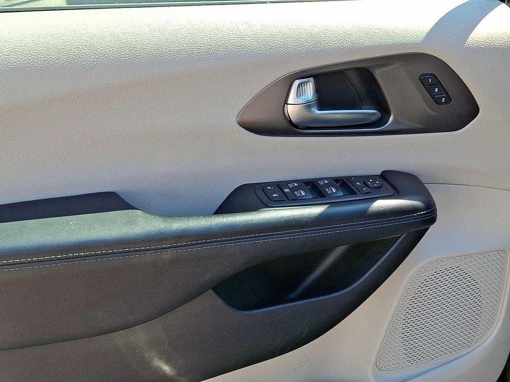 used 2019 Chrysler Pacifica car, priced at $16,495