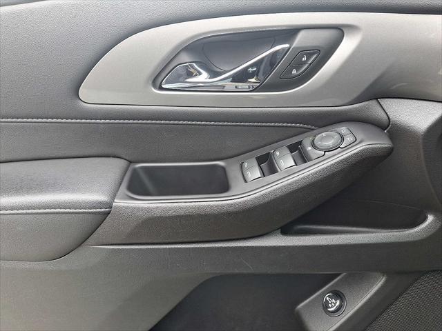 used 2023 Chevrolet Traverse car, priced at $30,700