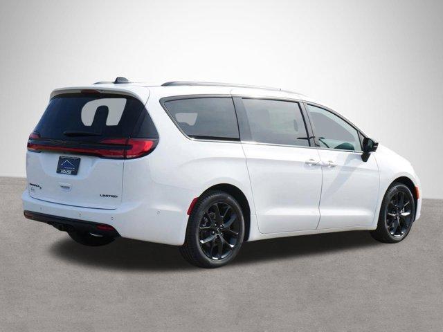 new 2024 Chrysler Pacifica car, priced at $46,872