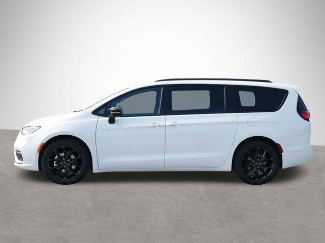 new 2024 Chrysler Pacifica car, priced at $46,872