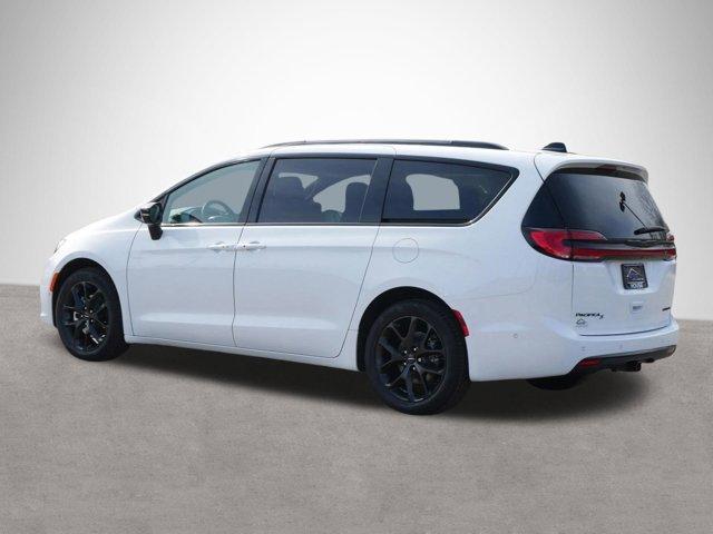 new 2024 Chrysler Pacifica car, priced at $46,872