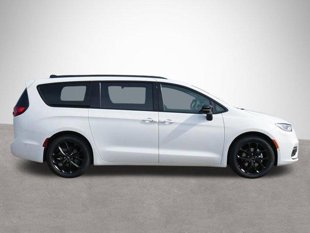 new 2024 Chrysler Pacifica car, priced at $46,872