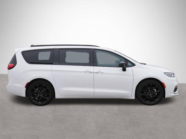 new 2024 Chrysler Pacifica car, priced at $43,495