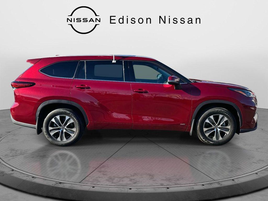 used 2022 Toyota Highlander Hybrid car, priced at $36,741