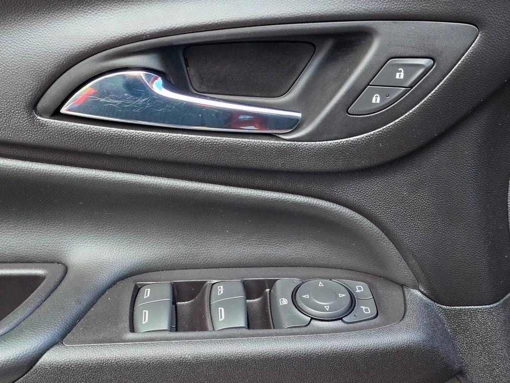 used 2020 Chevrolet Equinox car, priced at $20,353