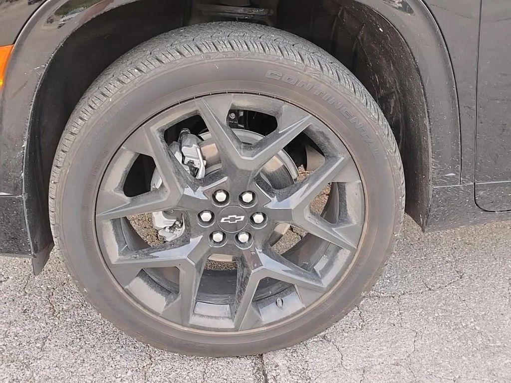 used 2025 Chevrolet Traverse car, priced at $49,996
