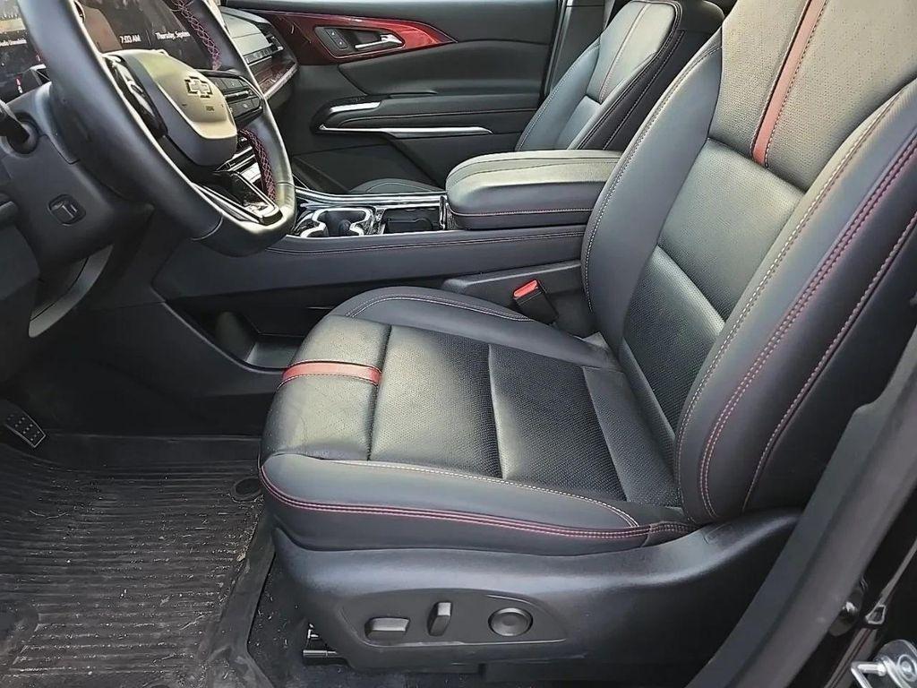 used 2025 Chevrolet Traverse car, priced at $49,996