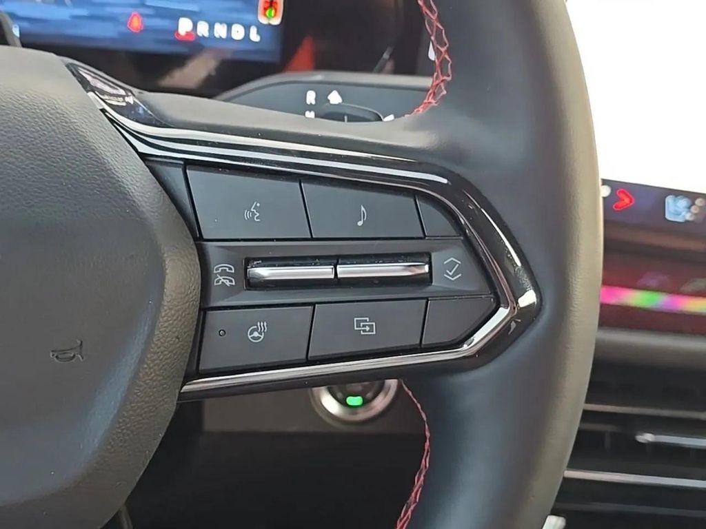 used 2025 Chevrolet Traverse car, priced at $49,996
