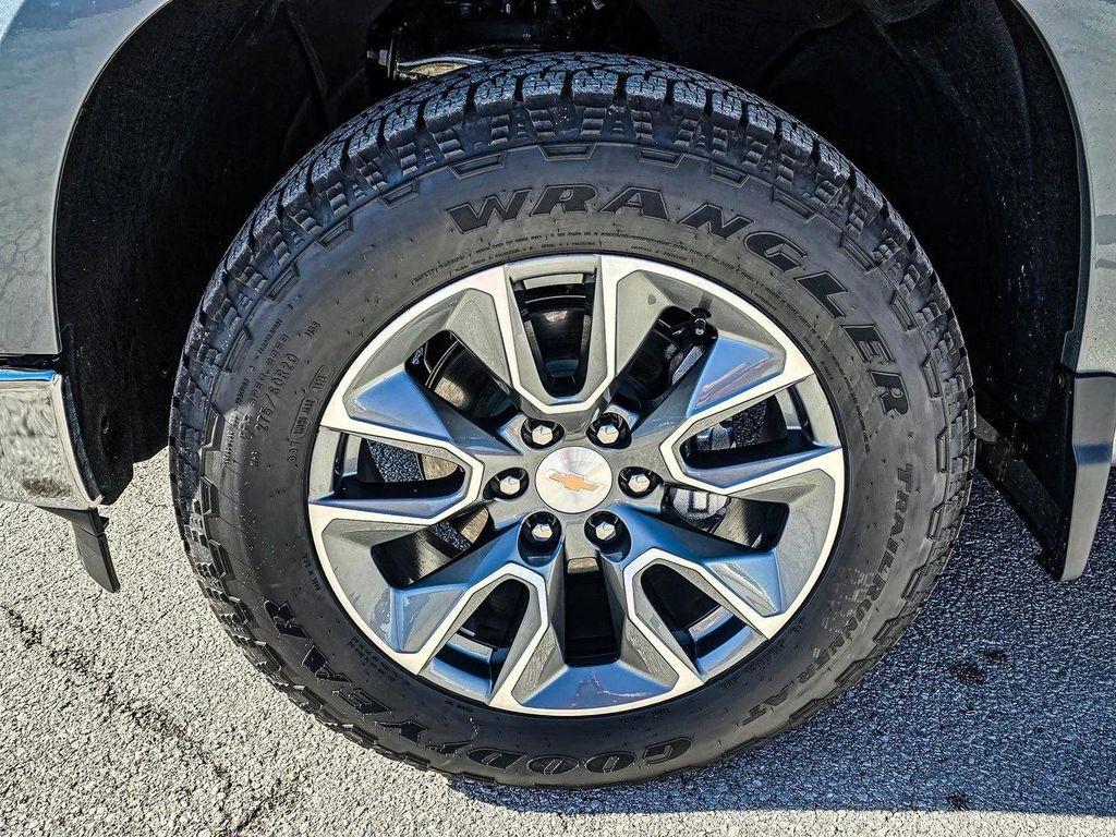 used 2025 Chevrolet Silverado 1500 car, priced at $43,490