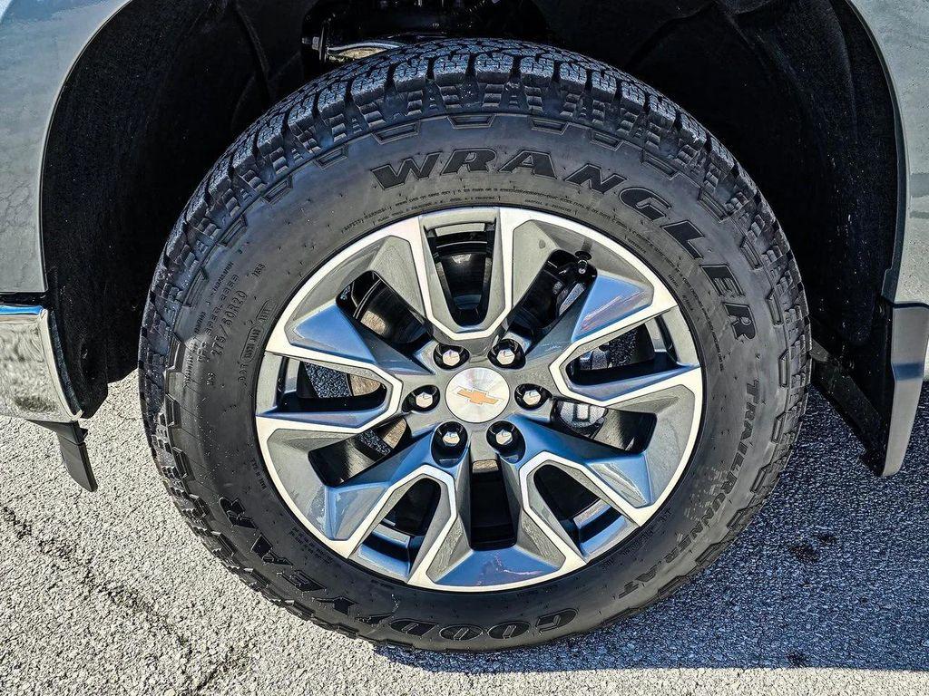 used 2025 Chevrolet Silverado 1500 car, priced at $43,490