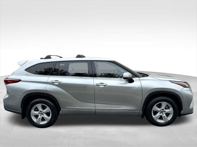 used 2022 Toyota Highlander car, priced at $33,495