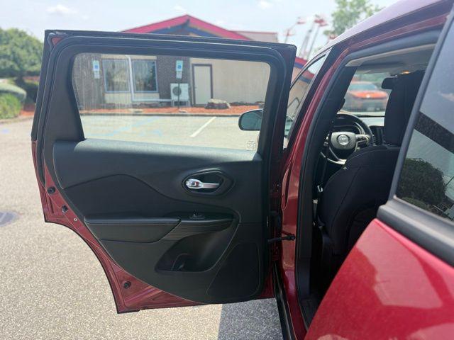 used 2014 Jeep Cherokee car, priced at $6,695