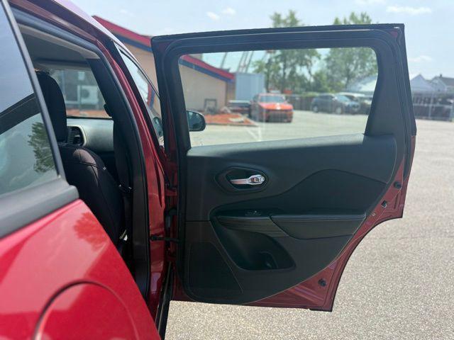 used 2014 Jeep Cherokee car, priced at $6,695
